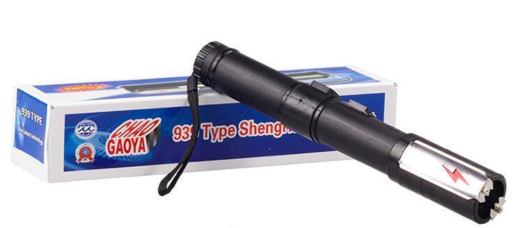 女性如何使用電擊棒防身？