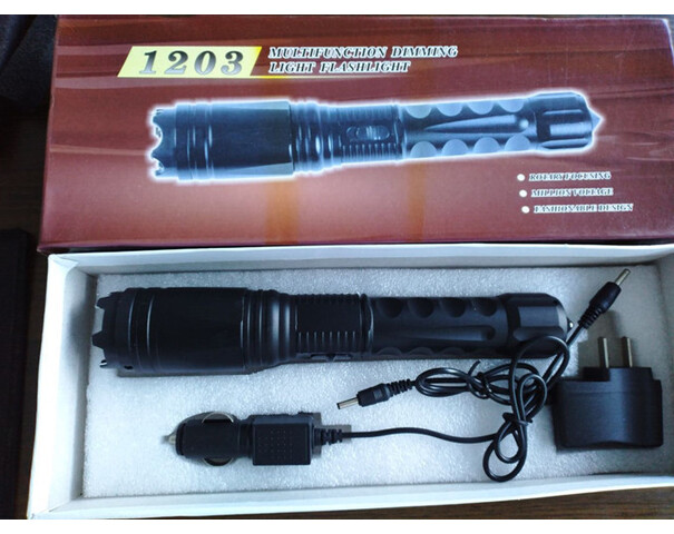 新款-軍工1203型多功能防狼電擊棒